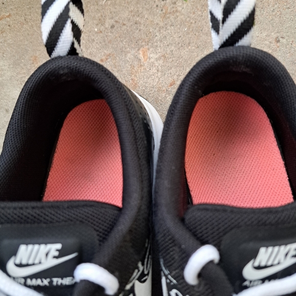 NIKE AIR MAX THEA SNEAKERS KIDS SIZE 5Y BLACK/WHITE - Picture 6 of 9